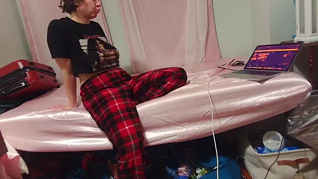 Snapshot of dancerbb chatting on December 2025 04:43:01 AM dancerbb online show from December 2025 04:43:01 AM