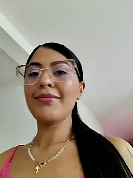 Snapshot of ValeNiitaLuv chatting on April 2026 05:59:01 PM ValeNiitaLuv online show from April 2026 05:59:01 PM