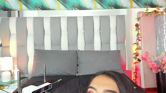 Snapshot of IsaDiiaz chatting on December 2025 03:47:02 AM IsaDiiaz online show from December 2025 03:47:02 AM