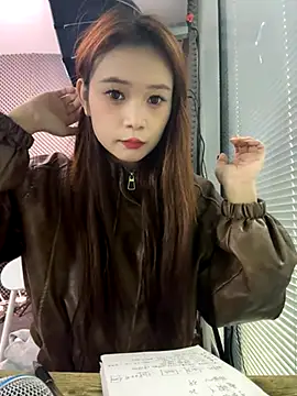 YY-27 online show from November 2025 04:22:02 AM