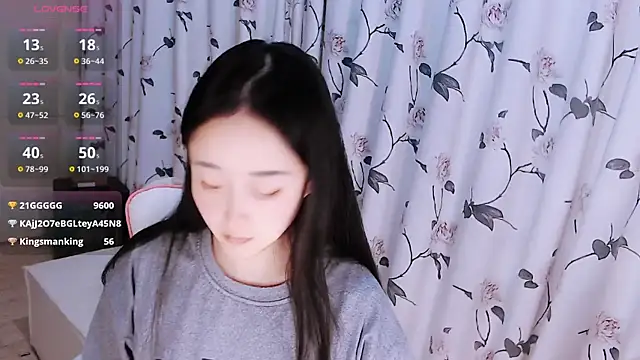 Snapshot of Niannian- chatting on November 2025 06:30:02 PM Niannian- online show from November 2025 06:30:02 PM