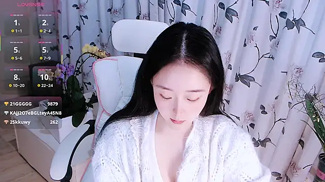 Snapshot of Niannian- chatting on December 2025 06:04:01 PM Niannian- online show from December 2025 06:04:01 PM