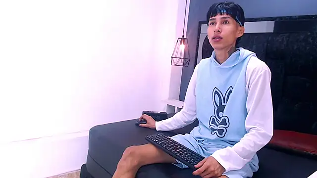 Daniel delux  online show from October 2025 12:17:02 PM