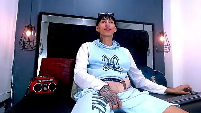 Daniel delux  online show from November 2025 11:13:02 AM