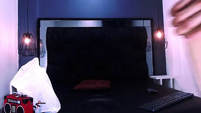 Daniel delux  online show from November 2025 11:47:02 AM