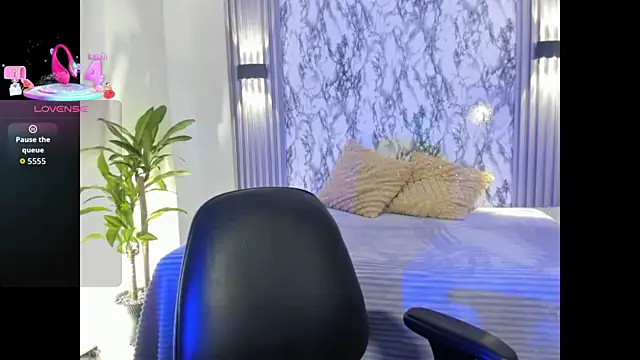 Snapshot of Dulcinea_2 chatting on October 2025 06:13:02 PM Dulcinea 2 online show from October 2025 06:13:02 PM