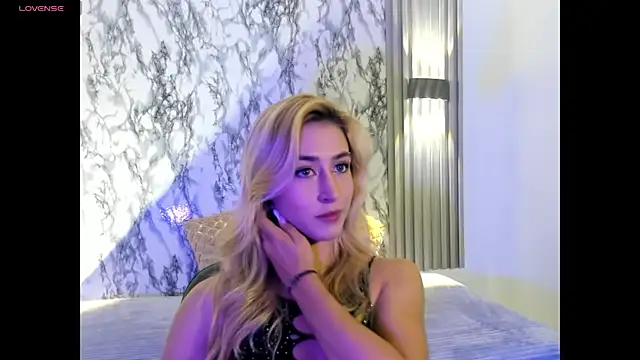 Snapshot of Dulcinea_2 chatting on November 2025 07:02:02 PM Dulcinea 2 online show from November 2025 07:02:02 PM