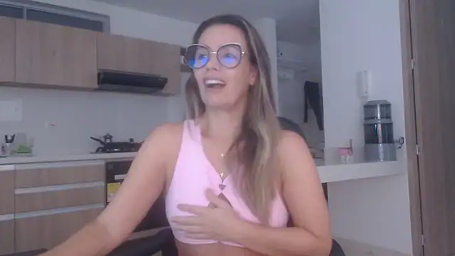 LovePaula online show from February 2026 12:02:01 PM