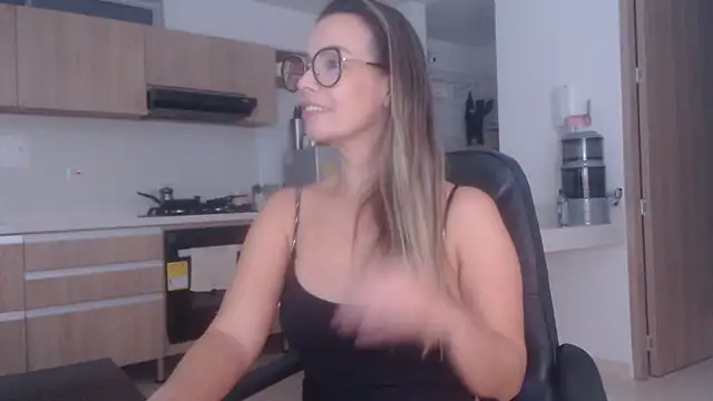 LovePaula online show from February 2026 12:08:01 AM