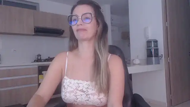 LovePaula online show from March 2026 11:32:01 AM