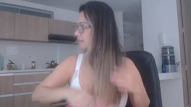 LovePaula online show from June 2026 12:35:01 PM