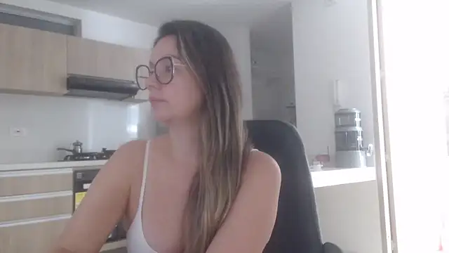 LovePaula online show from June 2026 04:33:01 PM