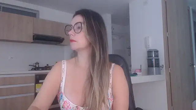 LovePaula online show from July 2026 12:31:01 PM