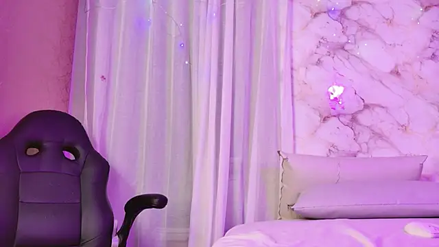 yliria010 online show from October 2025 04:24:02 AM