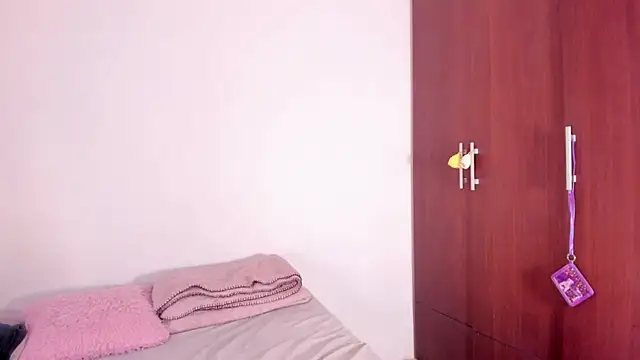 Snapshot of ScarlettRosetti chatting on November 2025 02:06:01 AM ScarlettRosetti online show from November 2025 02:06:01 AM