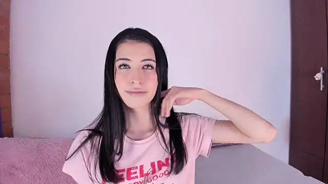 Snapshot of ScarlettRosetti chatting on November 2025 07:01:01 AM ScarlettRosetti online show from November 2025 07:01:01 AM