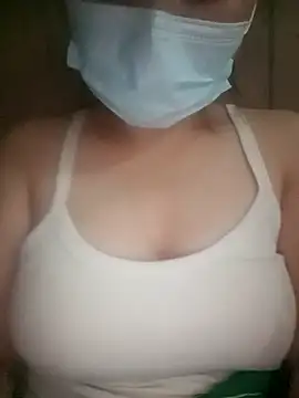 baby-linh001 online show from September 2025 05:03:01 PM