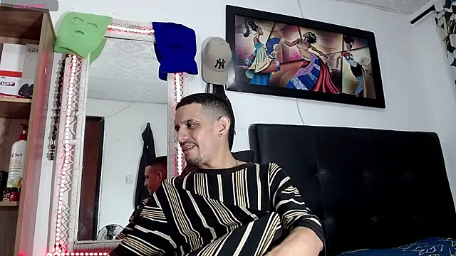 LATINO27CM online show from June 2026 04:22:02 PM