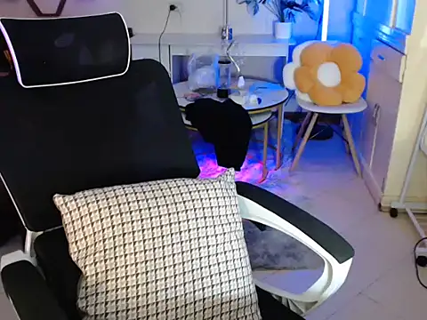 Snapshot of niel_cumshow chatting on December 2025 08:16:02 PM niel cumshow online show from December 2025 08:16:02 PM