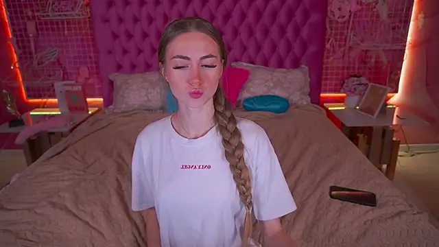 Snapshot of GoGoDream chatting on November 2025 07:00:02 AM GoGoDream online show from November 2025 07:00:02 AM