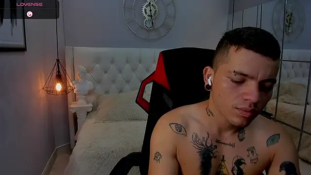 wildthor26 online show from October 2025 03:28:02 AM