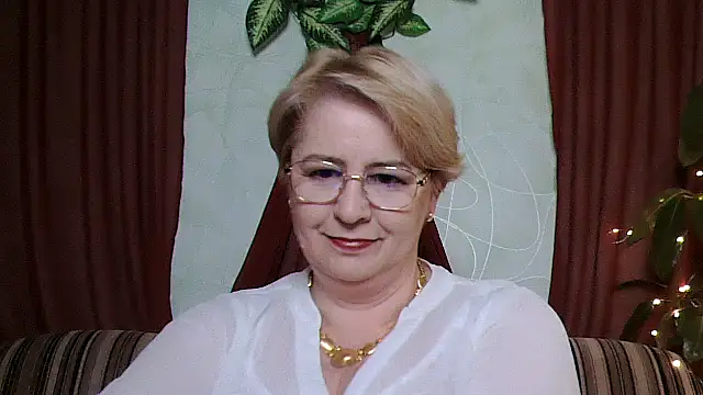 Snapshot of Selena-Velvet chatting on October 2025 12:22:02 PM Selena-Velvet online show from October 2025 12:22:02 PM