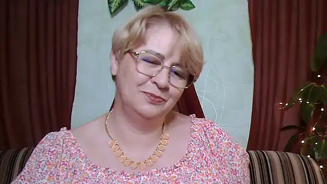 Snapshot of Selena-Velvet chatting on October 2025 12:58:01 PM Selena-Velvet online show from October 2025 12:58:01 PM