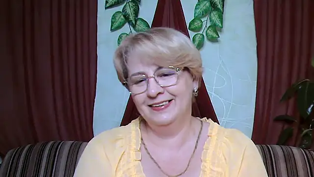 Snapshot of Selena-Velvet chatting on October 2025 12:52:02 PM Selena-Velvet online show from October 2025 12:52:02 PM