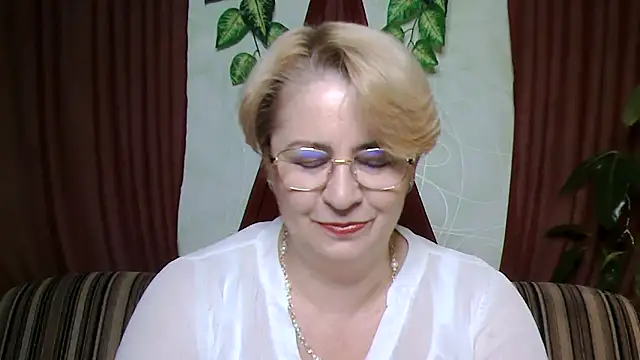 Snapshot of Selena-Velvet chatting on October 2025 01:23:01 PM Selena-Velvet online show from October 2025 01:23:01 PM