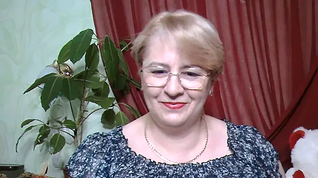 Snapshot of Selena-Velvet chatting on October 2025 01:07:02 PM Selena-Velvet online show from October 2025 01:07:02 PM