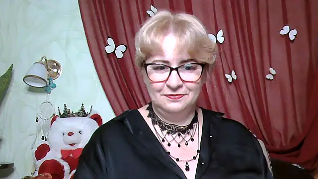 Snapshot of Selena-Velvet chatting on October 2025 01:56:01 PM Selena-Velvet online show from October 2025 01:56:01 PM