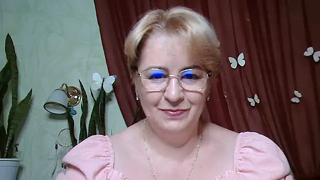 Snapshot of Selena-Velvet chatting on November 2025 02:08:01 PM Selena-Velvet online show from November 2025 02:08:01 PM