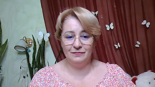 Snapshot of Selena-Velvet chatting on November 2025 02:29:02 PM Selena-Velvet online show from November 2025 02:29:02 PM