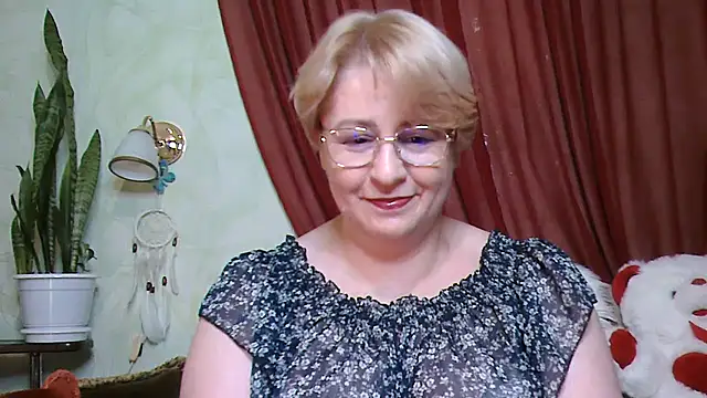 Snapshot of Selena-Velvet chatting on November 2025 02:39:02 PM Selena-Velvet online show from November 2025 02:39:02 PM