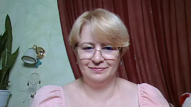 Snapshot of Selena-Velvet chatting on November 2025 02:26:01 PM Selena-Velvet online show from November 2025 02:26:01 PM