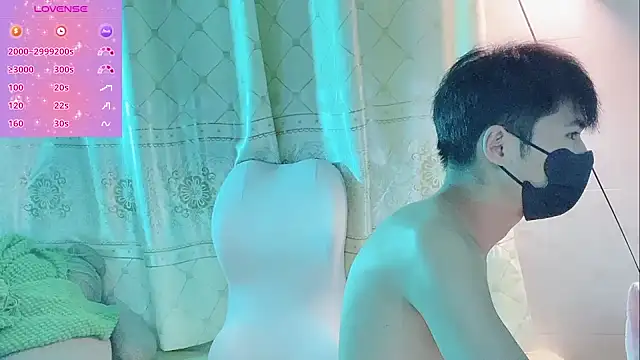 White-Lia online show from September 2025 06:57:01 PM