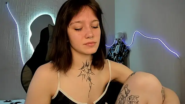 Elastikisss online show from April 2026 04:21:02 AM