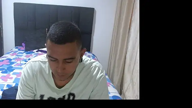 Snapshot of Carlandelli1 chatting on October 2025 02:02:05 AM Carlandelli1 online show from October 2025 02:02:05 AM