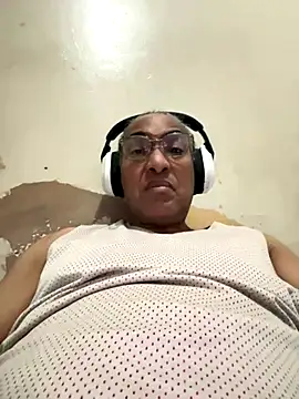 Snapshot of MrRainmak3r chatting on November 2025 07:18:02 AM MrRainmak3r online show from November 2025 07:18:02 AM