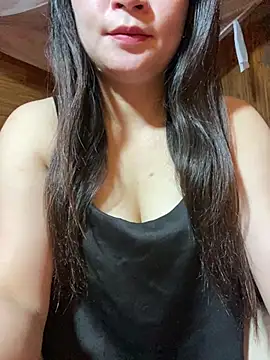 violet-00 online show from May 2026 11:23:04 PM