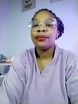 Snapshot of Lauraricci__ chatting on November 2025 03:17:01 AM Lauraricci online show from November 2025 03:17:01 AM