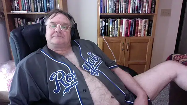 Vinyl22xh online show from June 2026 06:57:02 PM