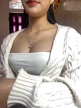 Linh247380 online show from December 2025 01:11:01 AM