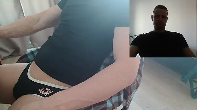 Snapshot of Freeze_Fire chatting on November 2025 09:04:01 AM Freeze Fire online show from November 2025 09:04:01 AM