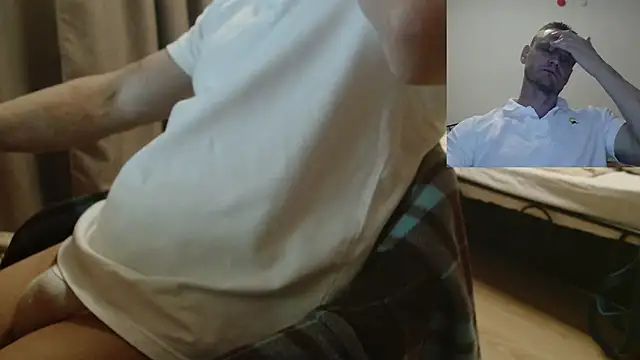 Snapshot of Freeze_Fire chatting on November 2025 10:08:02 PM Freeze Fire online show from November 2025 10:08:02 PM