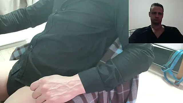 Snapshot of Freeze_Fire chatting on December 2025 05:28:02 PM Freeze Fire online show from December 2025 05:28:02 PM