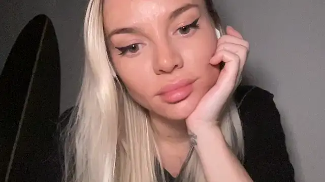 Snapshot of Corimare chatting on October 2025 07:09:02 PM Corimare online show from October 2025 07:09:02 PM