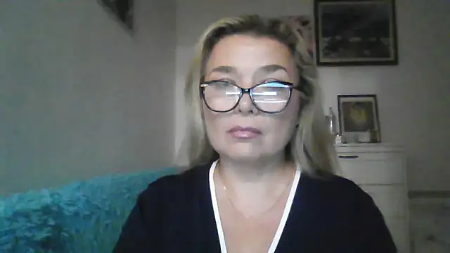 Myrienna online show from October 2025 08:26:01 PM