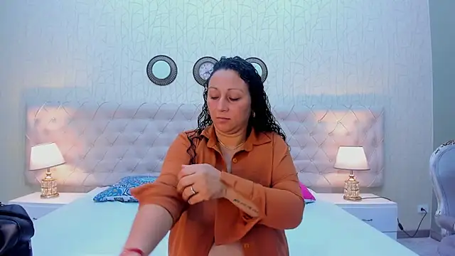 VaniaRose online show from November 2025 01:10:01 PM