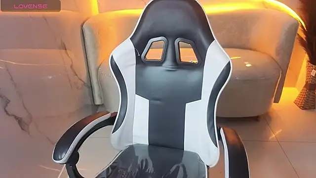 Snapshot of Skyler_Gracee_Tx chatting on November 2025 12:25:01 PM Skyler Gracee Tx online show from November 2025 12:25:01 PM